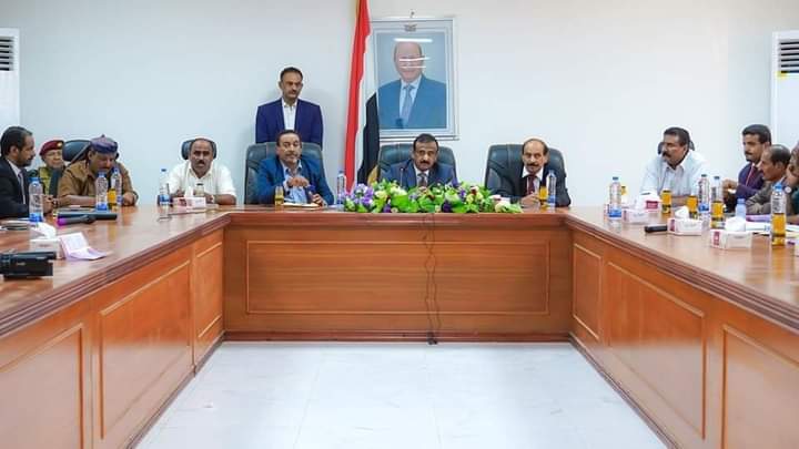 تنفيذي شبوة يعقد دورتة الاعتيادية برئاسة المحافظ ابن الوزير ويدين الأعمال الإرهابية ويؤكد عزمه للتصدي لها . تنفيذي شبوة يعقد دورتة الاعتيادية برئاسة المحافظ ابن الوزير ويدين الأعمال الإرهابية ويؤكد عزمه للتصدي لها .