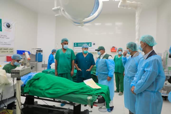 بتمويل من مركز الملك سلمان للإغاثة والأعمال الإنسانية .. محافظ المهرة يدشن المخبم الطبي المجاني لطب وجراحة العيون بمستشفى الغيضة بتمويل من مركز الملك سلمان للإغاثة والأعمال الإنسانية .. محافظ المهرة يدشن المخبم الطبي المجاني لطب وجراحة العيون بمستشفى الغيضة