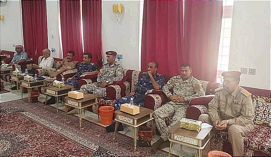 اللجنة الأمنية بحضرموت تناقش الوضع الأمني وتشدد على التعامل بحزم مع قاطعي الشوارع والمخلين بالأمن اللجنة الأمنية بحضرموت تناقش الوضع الأمني وتشدد على التعامل بحزم مع قاطعي الشوارع والمخلين بالأمن