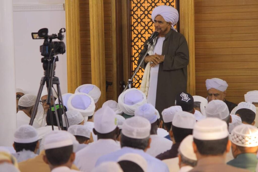 أمواج من المحبين يحتفلون بالمولد السنوي الكبير برباط الإسعاد بمدينة الغرفة بحضرموت "شاهد الصور" أمواج من المحبين يحتفلون بالمولد السنوي الكبير برباط الإسعاد بمدينة الغرفة بحضرموت "شاهد الصور"