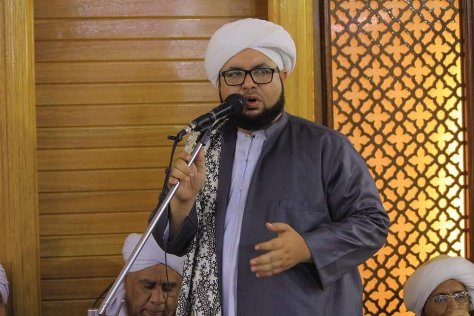 أمواج من المحبين يحتفلون بالمولد السنوي الكبير برباط الإسعاد بمدينة الغرفة بحضرموت "شاهد الصور" أمواج من المحبين يحتفلون بالمولد السنوي الكبير برباط الإسعاد بمدينة الغرفة بحضرموت "شاهد الصور"