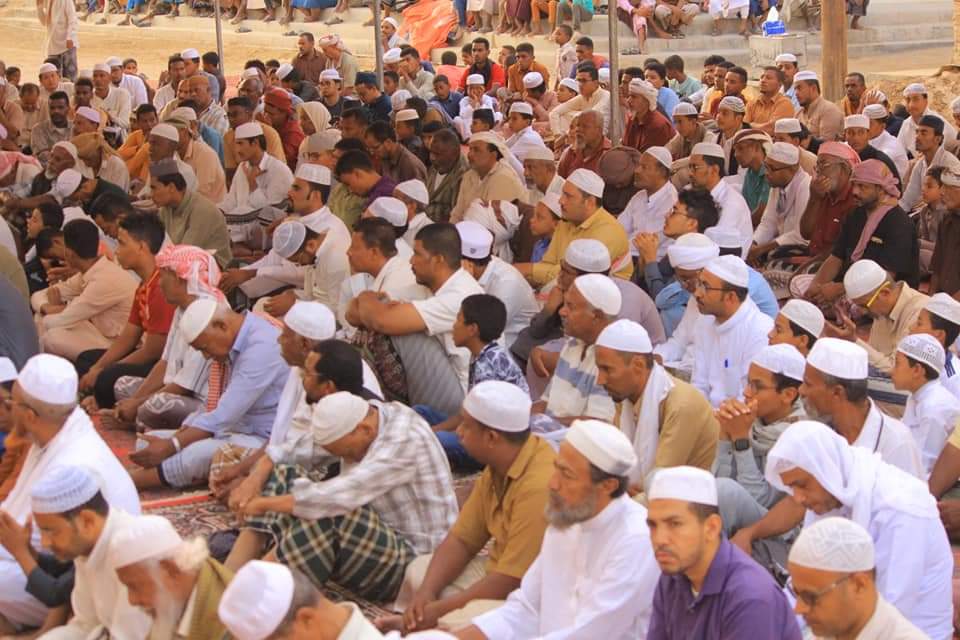 أمواج من المحبين يحتفلون بالمولد السنوي الكبير برباط الإسعاد بمدينة الغرفة بحضرموت "شاهد الصور" أمواج من المحبين يحتفلون بالمولد السنوي الكبير برباط الإسعاد بمدينة الغرفة بحضرموت "شاهد الصور"