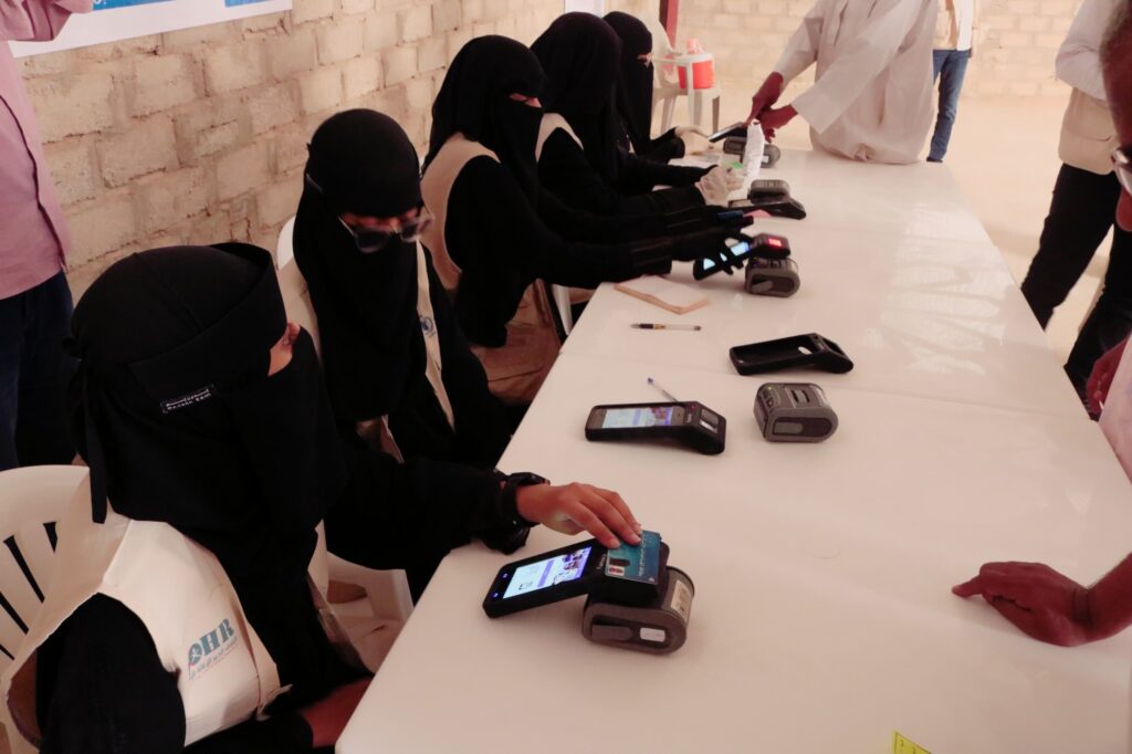 مدير عام سيئون يدشن استئناف توزيع المساعدات الغذائية التابع لبرنامج الغذاء العالمي. مدير عام سيئون يدشن استئناف توزيع المساعدات الغذائية التابع لبرنامج الغذاء العالمي.