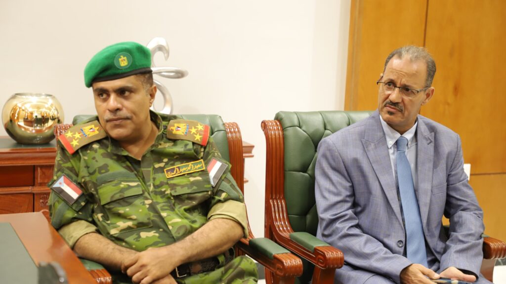 محافظ حضرموت يلتقي رئيس وأعضاء لجنة الهيئة الرئاسية للمجلس الانتقالي الجنوبي محافظ حضرموت يلتقي رئيس وأعضاء لجنة الهيئة الرئاسية للمجلس الانتقالي الجنوبي