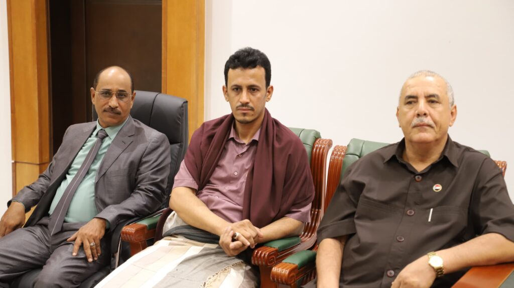 محافظ حضرموت يلتقي رئيس وأعضاء لجنة الهيئة الرئاسية للمجلس الانتقالي الجنوبي محافظ حضرموت يلتقي رئيس وأعضاء لجنة الهيئة الرئاسية للمجلس الانتقالي الجنوبي