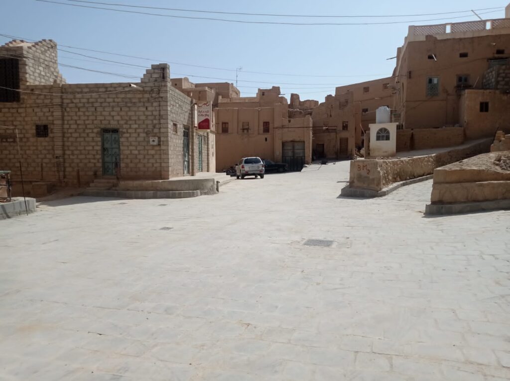 استلام عدد من المواقع بعد رصفها وإعادة تأهيلها بمنطقة تاربة بمديرية سيئون استلام عدد من المواقع بعد رصفها وإعادة تأهيلها بمنطقة تاربة بمديرية سيئون