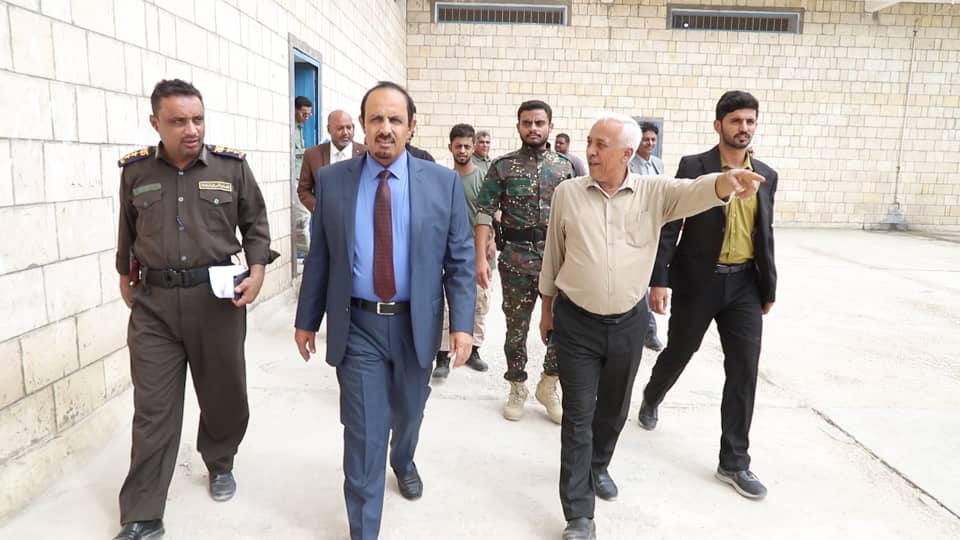 محافظ حضرموت يتفقد الأعمال الانشائية بالاصلاحية المركزية بالمكلا ويوجه بتفعيل جوانب التدريب ومساقات التعليم محافظ حضرموت يتفقد الأعمال الانشائية بالاصلاحية المركزية بالمكلا ويوجه بتفعيل جوانب التدريب ومساقات التعليم