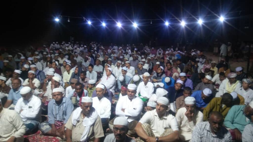 بحضور العلامة عمر بن محمد بن حفيظ بور تشهد اختتام الحولية السنوية للعلامة المنصب علي بن عبدالقادر العيدروس بحضور العلامة عمر بن محمد بن حفيظ بور تشهد اختتام الحولية السنوية للعلامة المنصب علي بن عبدالقادر العيدروس