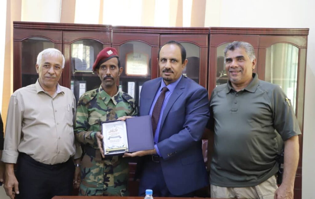 محافظ حضرموت يتفقد الأعمال الانشائية بالاصلاحية المركزية بالمكلا ويوجه بتفعيل جوانب التدريب ومساقات التعليم محافظ حضرموت يتفقد الأعمال الانشائية بالاصلاحية المركزية بالمكلا ويوجه بتفعيل جوانب التدريب ومساقات التعليم