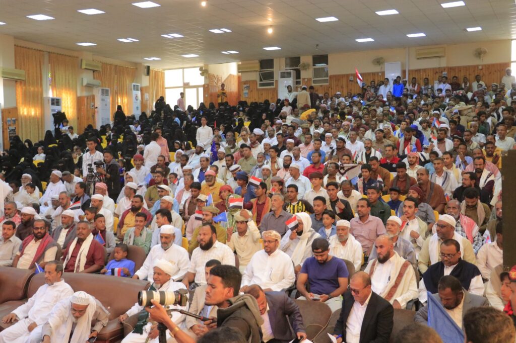 احتفاء بأعياد الثورة الوطنية سبتمبر وأكتوبر والذكرى الـ33 للتأسيس…حزب الإصلاح بوادي حضرموت ينظم مهرجانا خطابيا وفنيا بسيئون ويكرم إذاعة سيئون بدرع تذكاري "صور" احتفاء بأعياد الثورة الوطنية سبتمبر وأكتوبر والذكرى الـ33 للتأسيس…حزب الإصلاح بوادي حضرموت ينظم مهرجانا خطابيا وفنيا بسيئون ويكرم إذاعة سيئون بدرع تذكاري "صور"