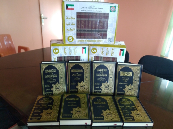 مكتب أوقاف وإرشاد ساحل حضرموت يدشن توزيع مكتبة طالب العلم مكتب أوقاف وإرشاد ساحل حضرموت يدشن توزيع مكتبة طالب العلم