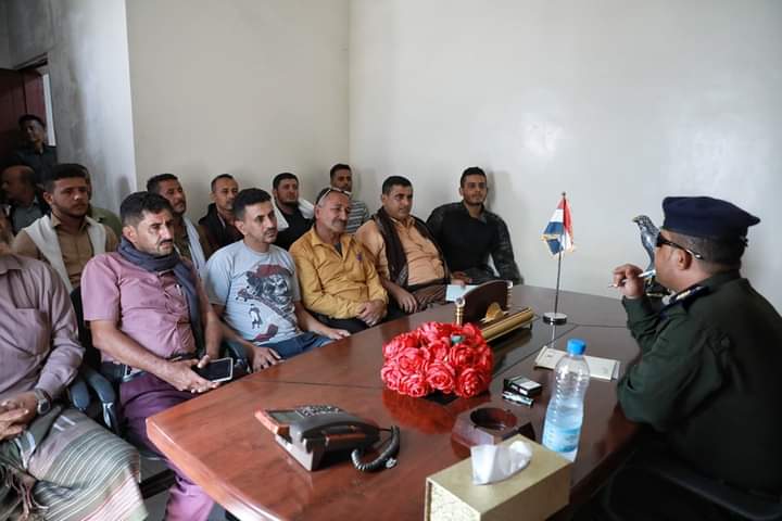 مدير عام الشؤون المالية بوزارة الداخلية يناقش مع كتاب ومندوبي الوحدات الأمنية إلية صرف المرتبات مدير عام الشؤون المالية بوزارة الداخلية يناقش مع كتاب ومندوبي الوحدات الأمنية إلية صرف المرتبات