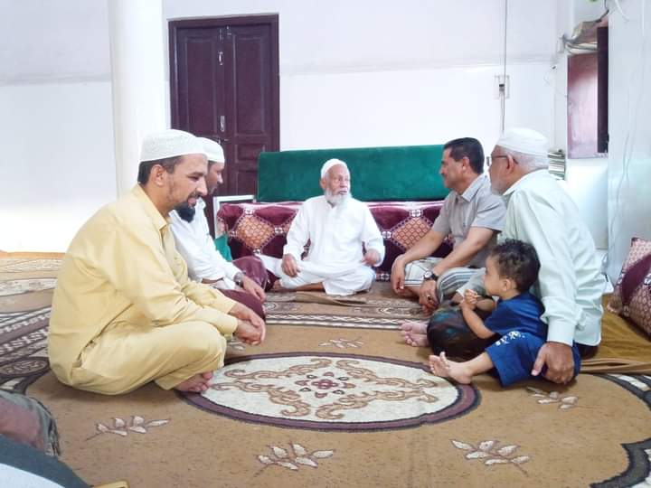 الوكيل السعيدي في زيارة إلى الشيخ العلامة علي بكير ، ويُشيد بأدواره في نشر الفضيلة والخير وإصلاح المجتمع وذات البين الوكيل السعيدي في زيارة إلى الشيخ العلامة علي بكير ، ويُشيد بأدواره في نشر الفضيلة والخير وإصلاح المجتمع وذات البين