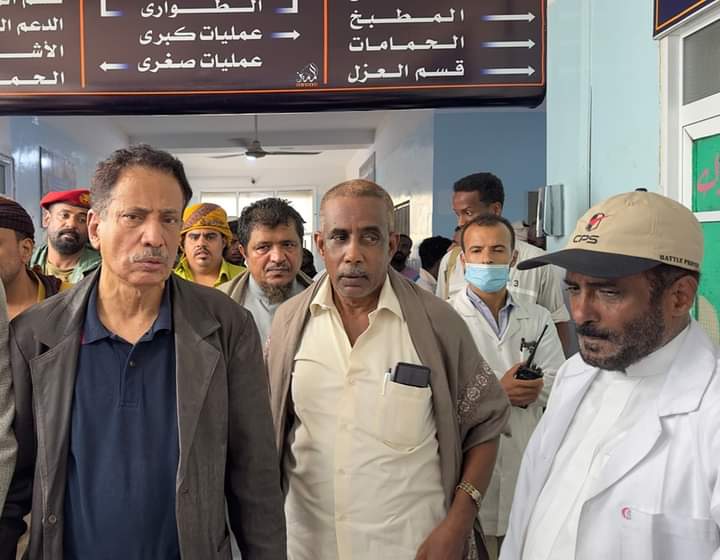 محافظ المهرة يتفقد حجم الأضرار في مستشفى الغيضة المركزي ومحطة كهرباء المديرية محافظ المهرة يتفقد حجم الأضرار في مستشفى الغيضة المركزي ومحطة كهرباء المديرية