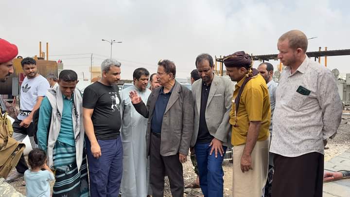محافظ المهرة يتفقد حجم الأضرار في مستشفى الغيضة المركزي ومحطة كهرباء المديرية محافظ المهرة يتفقد حجم الأضرار في مستشفى الغيضة المركزي ومحطة كهرباء المديرية