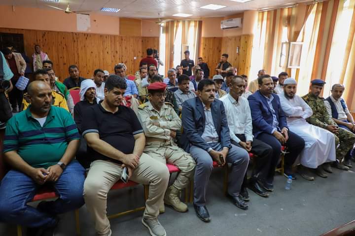 محافظ حضرموت يتفقد أضرار إعصار "تيج" بمديرية الريدة وقصيعر ويوجه بسرعة التدخلّ في الجانبين الإغاثي والخدمي محافظ حضرموت يتفقد أضرار إعصار "تيج" بمديرية الريدة وقصيعر ويوجه بسرعة التدخلّ في الجانبين الإغاثي والخدمي