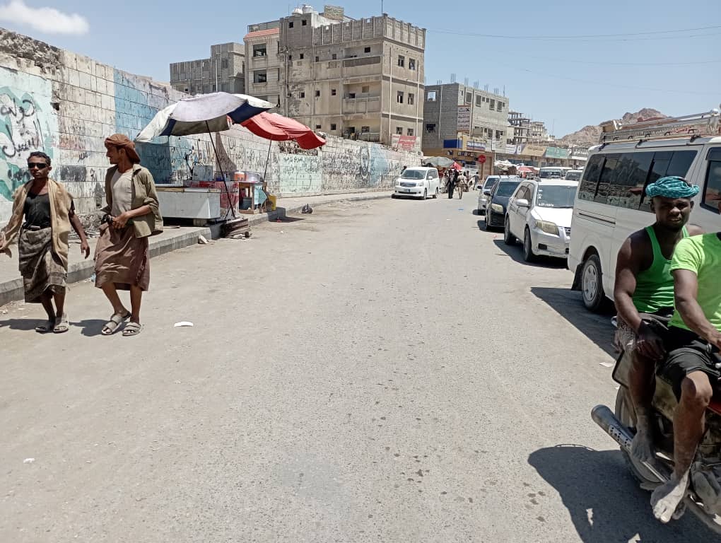 ارتياح كبير في الشارع المكلاوي بعد نقل سوق القات من أمام مستشفى البرج "شاهد الصـور" ارتياح كبير في الشارع المكلاوي بعد نقل سوق القات من أمام مستشفى البرج "شاهد الصـور"