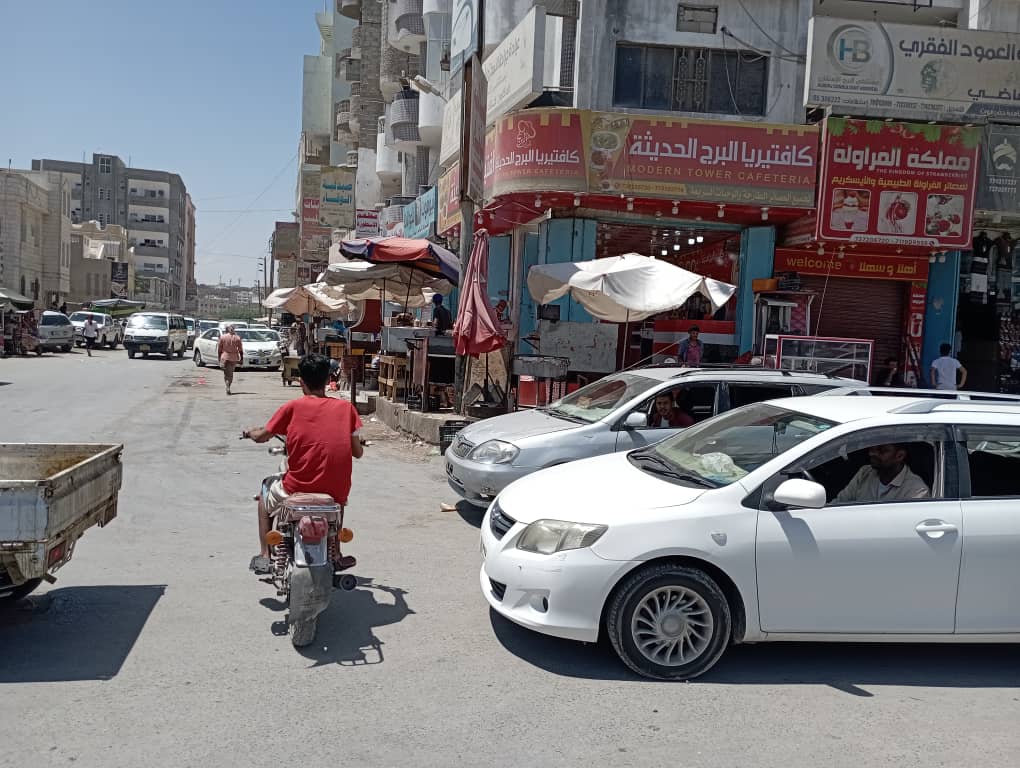 ارتياح كبير في الشارع المكلاوي بعد نقل سوق القات من أمام مستشفى البرج "شاهد الصـور" ارتياح كبير في الشارع المكلاوي بعد نقل سوق القات من أمام مستشفى البرج "شاهد الصـور"