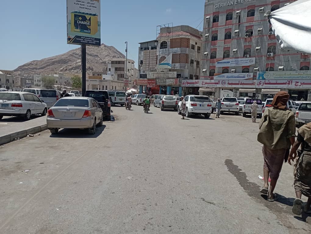 ارتياح كبير في الشارع المكلاوي بعد نقل سوق القات من أمام مستشفى البرج "شاهد الصـور" ارتياح كبير في الشارع المكلاوي بعد نقل سوق القات من أمام مستشفى البرج "شاهد الصـور"