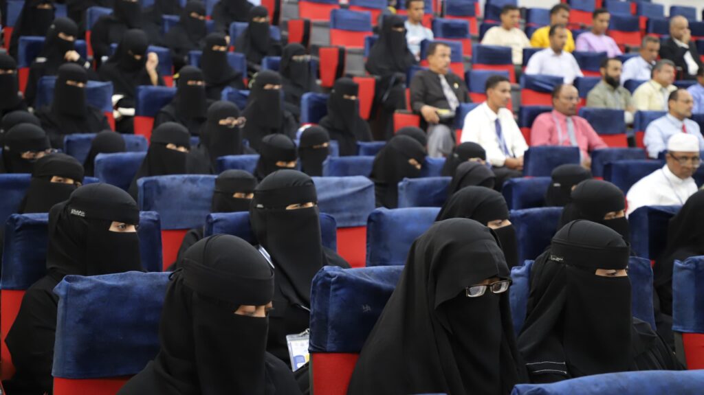 محافظ حضرموت يدشن فعاليات اسبوع البحث العلمي الثالث بجامعة حضرموت محافظ حضرموت يدشن فعاليات اسبوع البحث العلمي الثالث بجامعة حضرموت