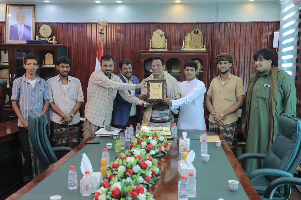 المهرة .. المحافظ "بن ياسر" يلتقي إدارة منتدى الطالب المهري في محافظة عدن المهرة .. المحافظ "بن ياسر" يلتقي إدارة منتدى الطالب المهري في محافظة عدن