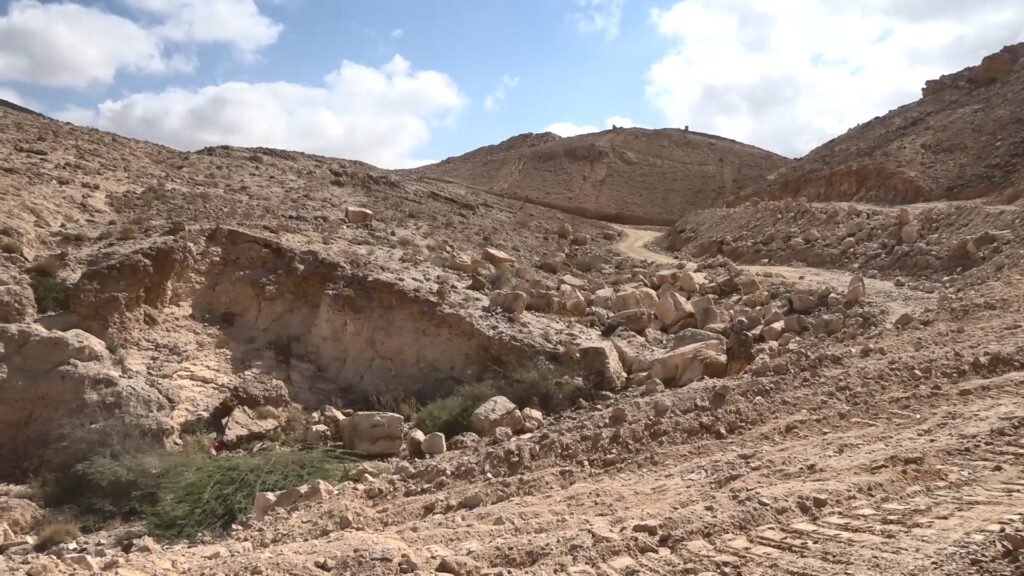 شاهد بالصور … محافظ حضرموت يتفقّد عددًا من مشاريع الطرق والمسارات الجديدة بمدينة المكلا شاهد بالصور … محافظ حضرموت يتفقّد عددًا من مشاريع الطرق والمسارات الجديدة بمدينة المكلا