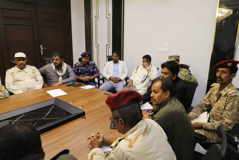 اللجنة الأمنية بحضرموت تعقد اجتماعًا لها وتشيد بتفاني ويقظة قوات الأمن والجيش اللجنة الأمنية بحضرموت تعقد اجتماعًا لها وتشيد بتفاني ويقظة قوات الأمن والجيش