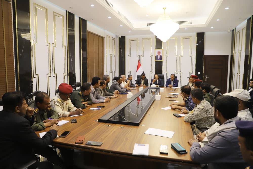 اللجنة الأمنية بحضرموت تعقد اجتماعًا لها وتشيد بتفاني ويقظة قوات الأمن والجيش اللجنة الأمنية بحضرموت تعقد اجتماعًا لها وتشيد بتفاني ويقظة قوات الأمن والجيش