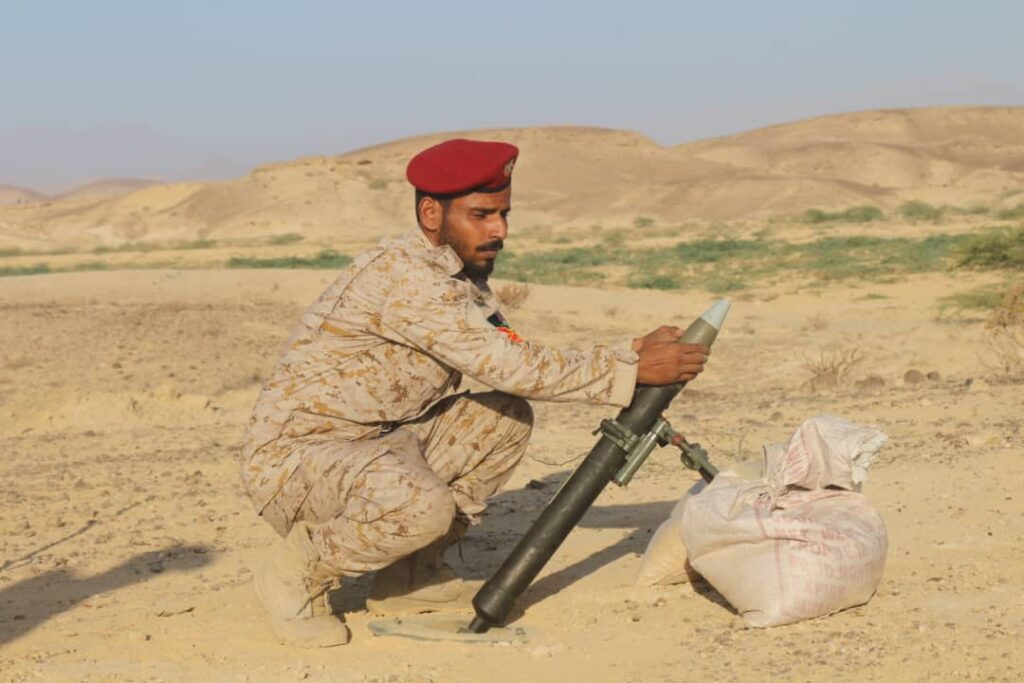 تنفيذ مشروع الرماية الخاص باختتام الدورة التخصصية الأولى لسلاح مدفعية الهاون بمدرسة الفقيد اللواء الركن علي سعيد عبيد الحيقي للتدريب القتالي في المكلا تنفيذ مشروع الرماية الخاص باختتام الدورة التخصصية الأولى لسلاح مدفعية الهاون بمدرسة الفقيد اللواء الركن علي سعيد عبيد الحيقي للتدريب القتالي في المكلا