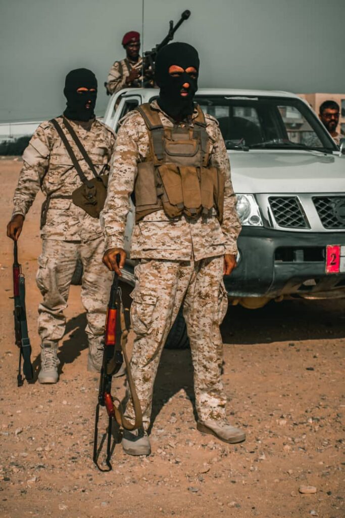 العميد ركن خالد أحمد التميمي " أن النخبة الحضرمية على أتم الاستعداد و التضحية و الدفاع عن أمن واستقرار حضرموت العميد ركن خالد أحمد التميمي " أن النخبة الحضرمية على أتم الاستعداد و التضحية و الدفاع عن أمن واستقرار حضرموت