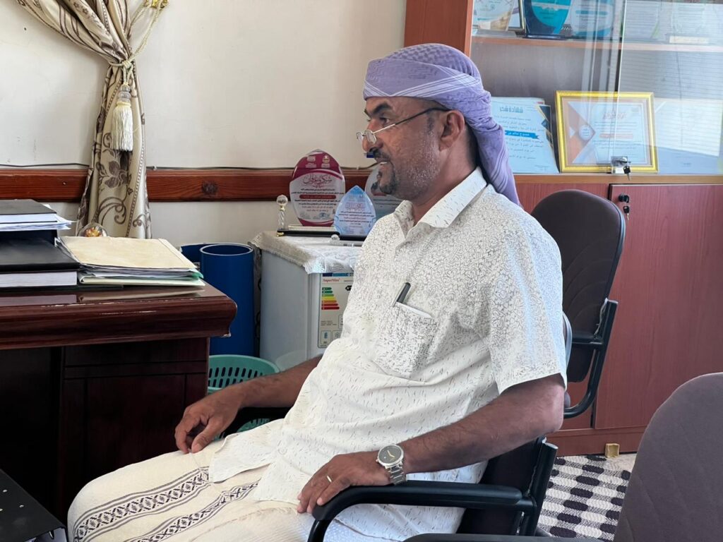 الشيخ أحمد مرعي يدعم صندوق التعليم بمديرية شبام بمليون ريال وإدارة مكتب التربية تكرمه بدرع وفاء لما يقدمه في خدمة التعليم بالمديرية. الشيخ أحمد مرعي يدعم صندوق التعليم بمديرية شبام بمليون ريال وإدارة مكتب التربية تكرمه بدرع وفاء لما يقدمه في خدمة التعليم بالمديرية.