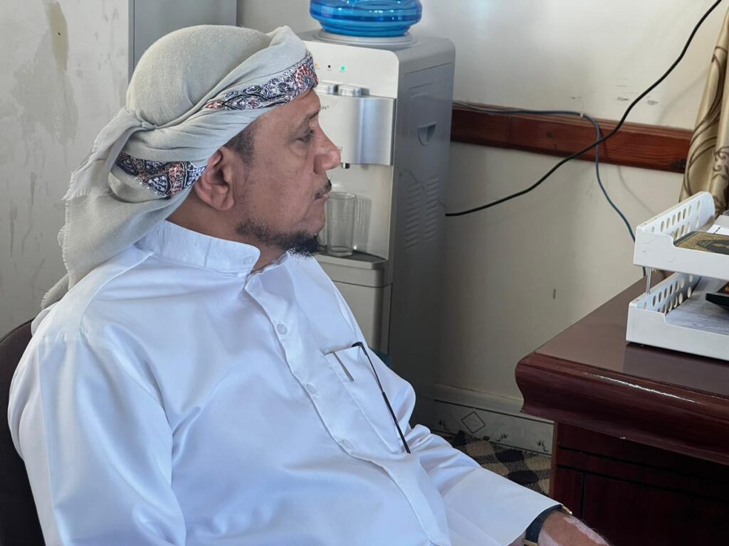 الشيخ أحمد مرعي يدعم صندوق التعليم بمديرية شبام بمليون ريال وإدارة مكتب التربية تكرمه بدرع وفاء لما يقدمه في خدمة التعليم بالمديرية. الشيخ أحمد مرعي يدعم صندوق التعليم بمديرية شبام بمليون ريال وإدارة مكتب التربية تكرمه بدرع وفاء لما يقدمه في خدمة التعليم بالمديرية.