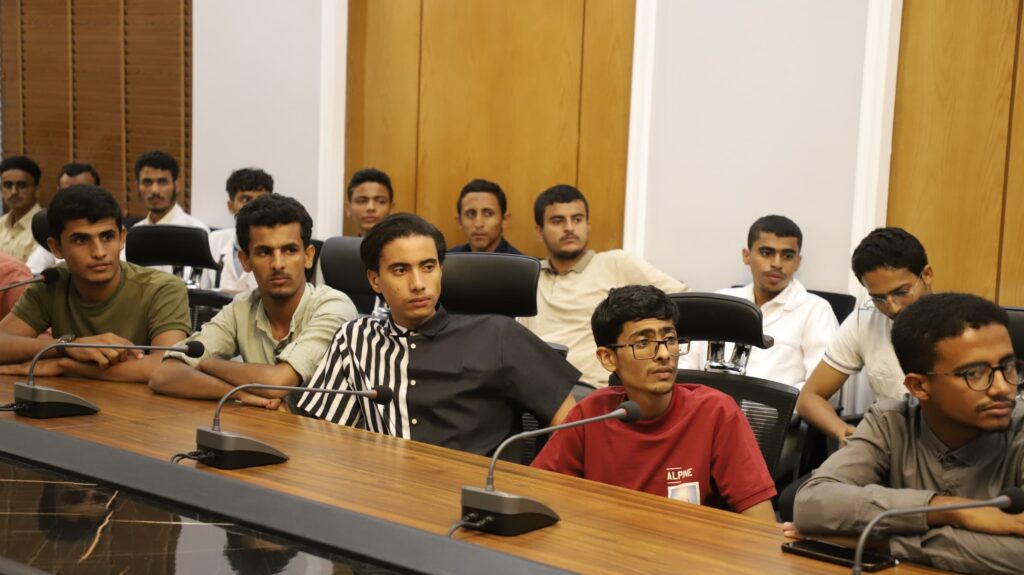 المحافظ بن ماضي يلتقي طلاب المنحة العلمية المقدمة من دولة الامارات الدارسين بكلية الطب بجامعة حضرموت المحافظ بن ماضي يلتقي طلاب المنحة العلمية المقدمة من دولة الامارات الدارسين بكلية الطب بجامعة حضرموت