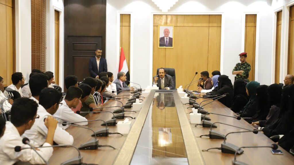 المحافظ بن ماضي يلتقي طلاب المنحة العلمية المقدمة من دولة الامارات الدارسين بكلية الطب بجامعة حضرموت المحافظ بن ماضي يلتقي طلاب المنحة العلمية المقدمة من دولة الامارات الدارسين بكلية الطب بجامعة حضرموت