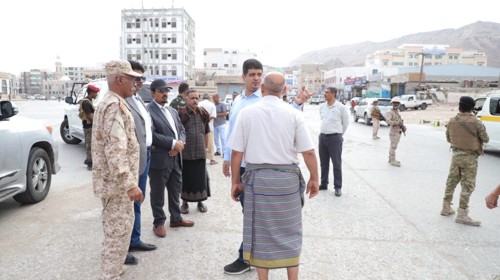 محافظ حضرموت يوجه بمشروع استكمال الصرف الصحي بديس المكلا لحل مشاكل المياه الآسنة بشارع الكتاب محافظ حضرموت يوجه بمشروع استكمال الصرف الصحي بديس المكلا لحل مشاكل المياه الآسنة بشارع الكتاب