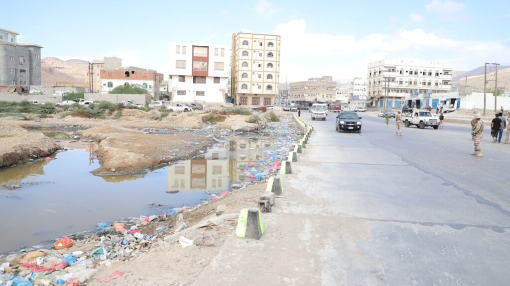 محافظ حضرموت يوجه بمشروع استكمال الصرف الصحي بديس المكلا لحل مشاكل المياه الآسنة بشارع الكتاب محافظ حضرموت يوجه بمشروع استكمال الصرف الصحي بديس المكلا لحل مشاكل المياه الآسنة بشارع الكتاب