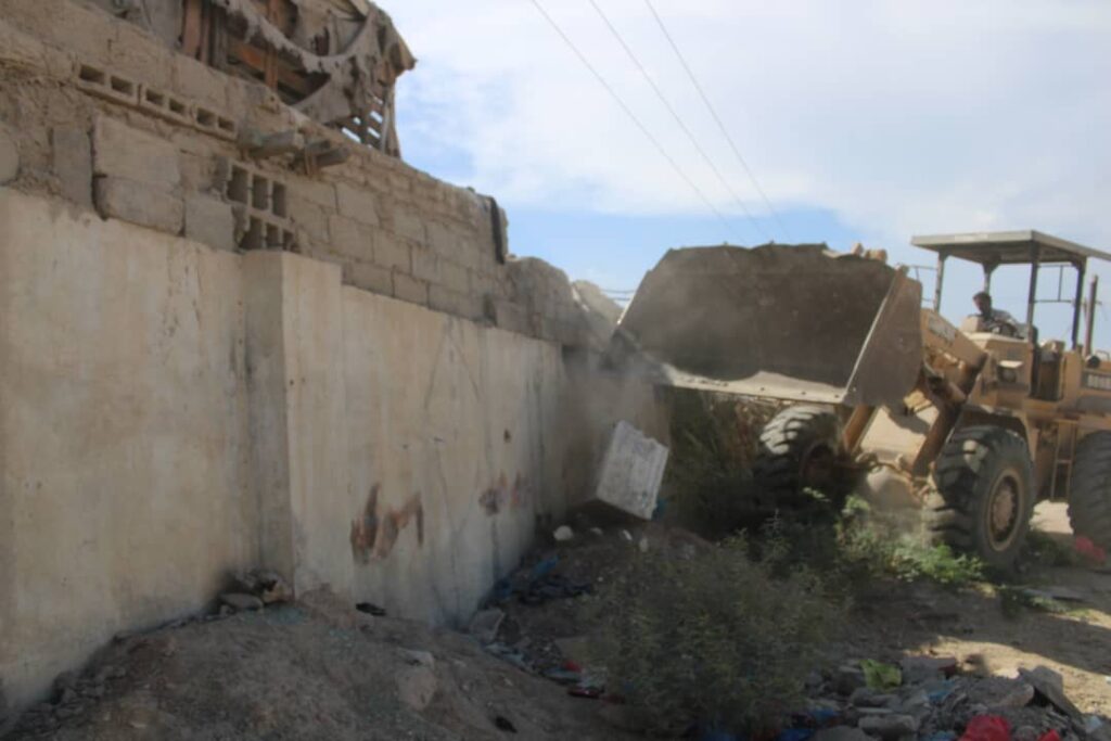 السلطة المحلية بحضرموت تنفّذ أعمال إزالة للعشوائيات ومظاهر التشوّه البصري بعاصمة المحافظة السلطة المحلية بحضرموت تنفّذ أعمال إزالة للعشوائيات ومظاهر التشوّه البصري بعاصمة المحافظة