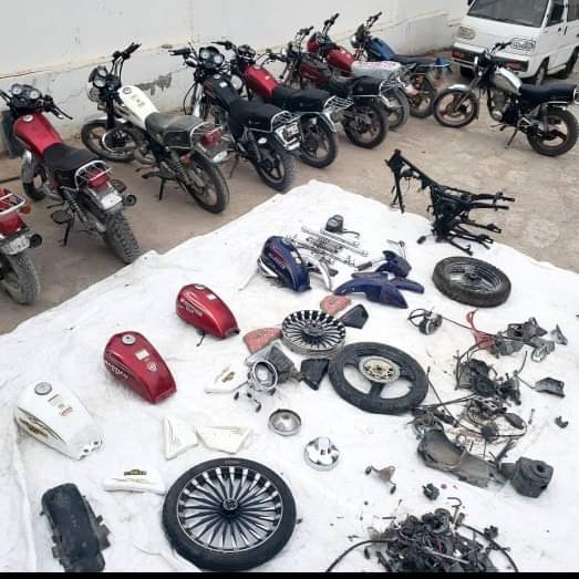 مركز شرطة فوة يضبط عصابة محترفة بسرقة الدراجات النارية وتغيير ملامحها وبحوزتهم 10 دراجات مسروقة مركز شرطة فوة يضبط عصابة محترفة بسرقة الدراجات النارية وتغيير ملامحها وبحوزتهم 10 دراجات مسروقة