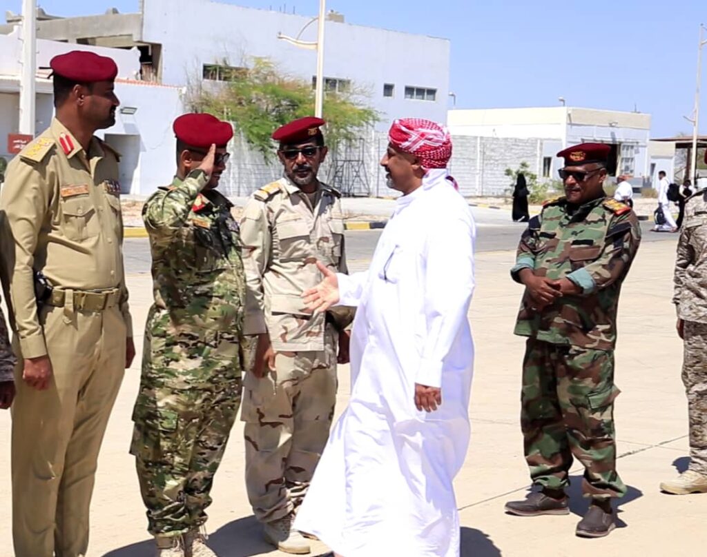 وصول قائد المنطقة العسكرية الثانية من المملكة العربية السعودية إلى المكلا عبر مطار الريان الدولي وصول قائد المنطقة العسكرية الثانية من المملكة العربية السعودية إلى المكلا عبر مطار الريان الدولي