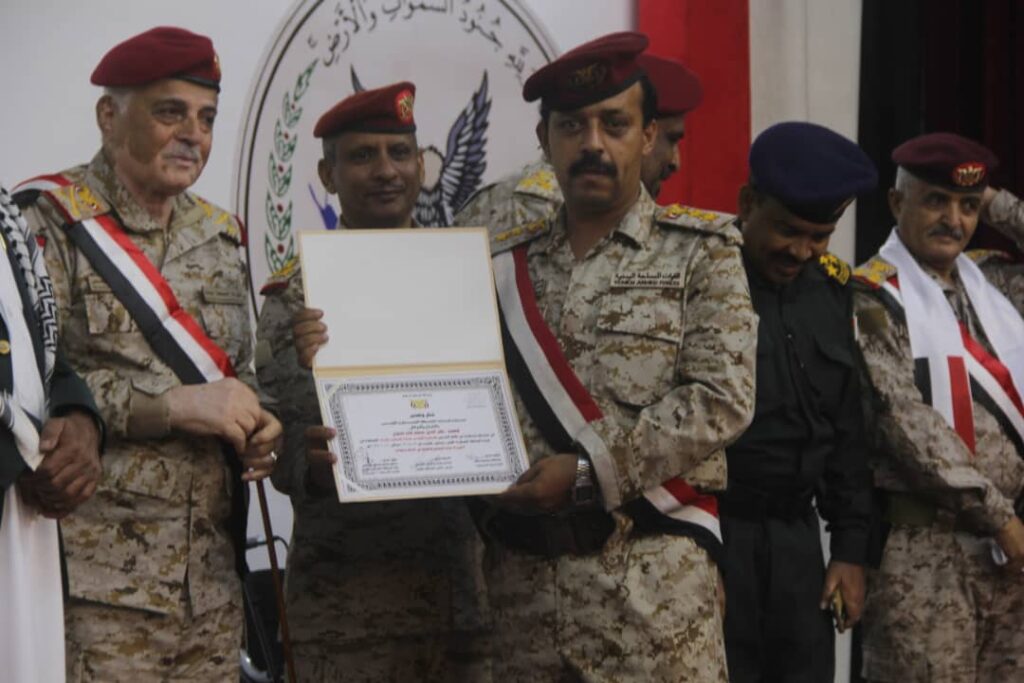 احتفاء بثورة 14 اكتوبر المجيد … قيادة المنطقة العسكرية الاولى تختتم دورة قادة الكتائب احتفاء بثورة 14 اكتوبر المجيد … قيادة المنطقة العسكرية الاولى تختتم دورة قادة الكتائب