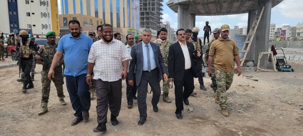 تفقد العمل في مشروعي "إنشاء حدائق التسعين" و"قاعة المؤتمرات والندوات الثقافية" .. نائب محافظ عدن يفتتح ( 12 ) مشروعاً خدمياً وتنموياً بأكثر نصف مليار ريال في مديرية المنصورة تفقد العمل في مشروعي "إنشاء حدائق التسعين" و"قاعة المؤتمرات والندوات الثقافية" .. نائب محافظ عدن يفتتح ( 12 ) مشروعاً خدمياً وتنموياً بأكثر نصف مليار ريال في مديرية المنصورة