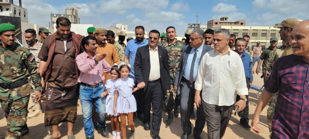 تفقد العمل في مشروعي "إنشاء حدائق التسعين" و"قاعة المؤتمرات والندوات الثقافية" .. نائب محافظ عدن يفتتح ( 12 ) مشروعاً خدمياً وتنموياً بأكثر نصف مليار ريال في مديرية المنصورة تفقد العمل في مشروعي "إنشاء حدائق التسعين" و"قاعة المؤتمرات والندوات الثقافية" .. نائب محافظ عدن يفتتح ( 12 ) مشروعاً خدمياً وتنموياً بأكثر نصف مليار ريال في مديرية المنصورة