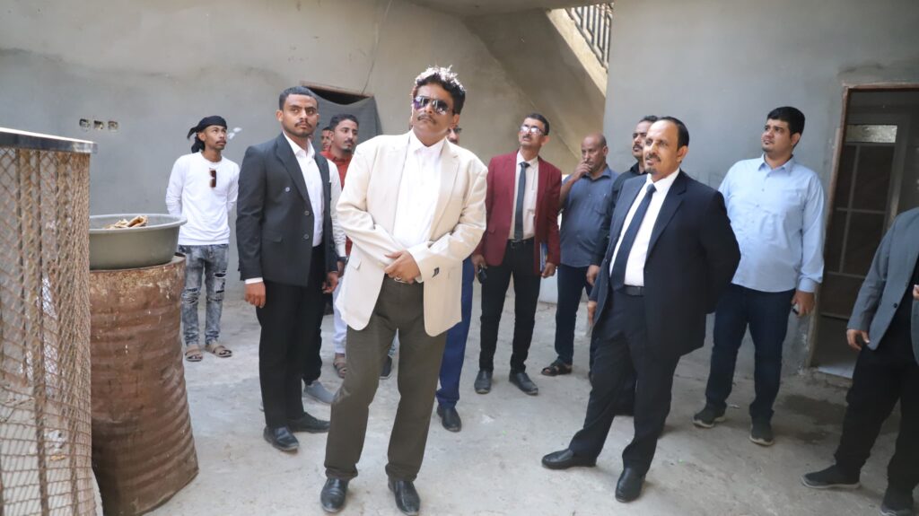 محافظ حضرموت يتفقّد أوضاع النازحين من مناطق الصراع محافظ حضرموت يتفقّد أوضاع النازحين من مناطق الصراع