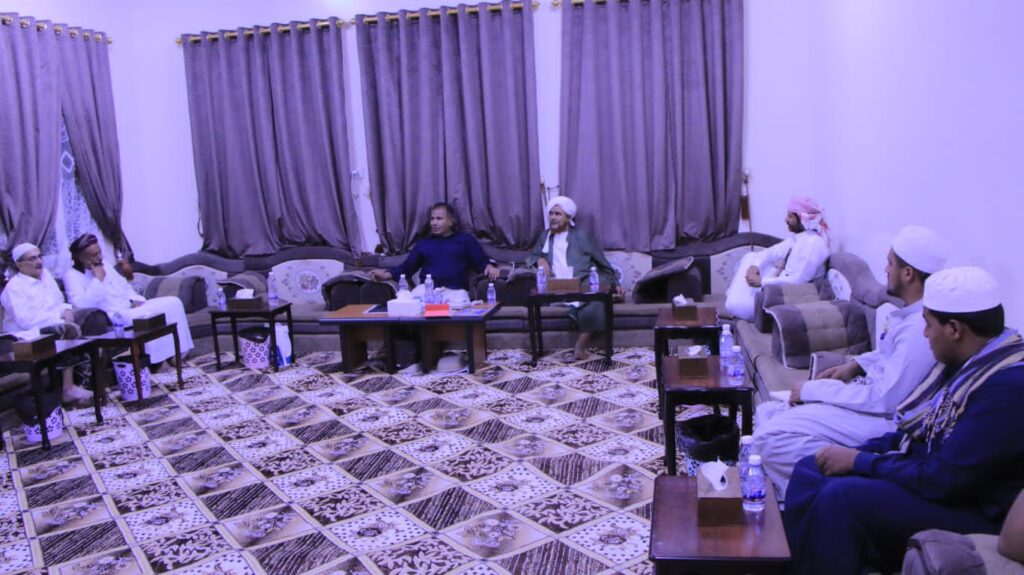 شكره على زيارته للإطمئنان على صحته .. الوكيل العامري يستقبل عميد دار المصطفى العلامة الحبيب عمر بن حفيظ شكره على زيارته للإطمئنان على صحته .. الوكيل العامري يستقبل عميد دار المصطفى العلامة الحبيب عمر بن حفيظ