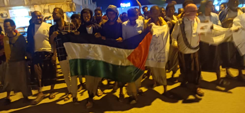 ادانت خلالها الجرائم الوحشية للكيان الصهيوني ضد المدنين في غزة … مدينة غيل باوزير تشهد مظاهرة حاشدة "شاهد الصور" ادانت خلالها الجرائم الوحشية للكيان الصهيوني ضد المدنين في غزة … مدينة غيل باوزير تشهد مظاهرة حاشدة "شاهد الصور"
