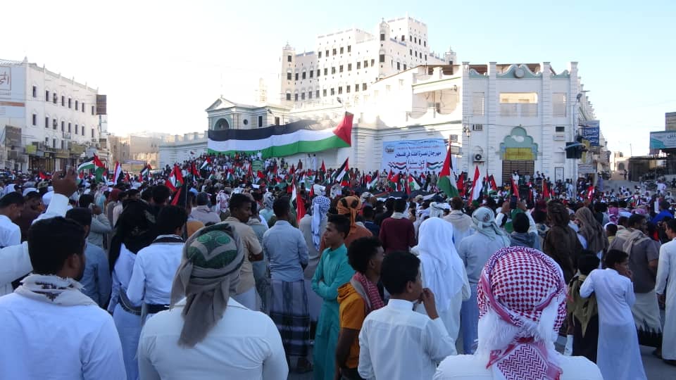 وادي حضرموت يشهد مهرجانا جماهيريا حاشدا تضامنا مع الشعب الفلسطيني "صور" وادي حضرموت يشهد مهرجانا جماهيريا حاشدا تضامنا مع الشعب الفلسطيني "صور"