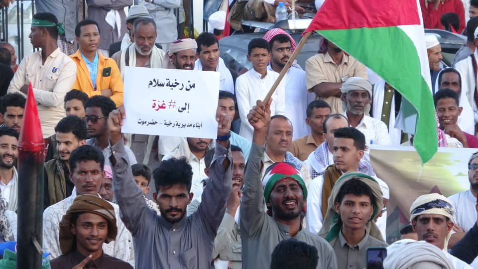 وادي حضرموت يشهد مهرجانا جماهيريا حاشدا تضامنا مع الشعب الفلسطيني "صور" وادي حضرموت يشهد مهرجانا جماهيريا حاشدا تضامنا مع الشعب الفلسطيني "صور"