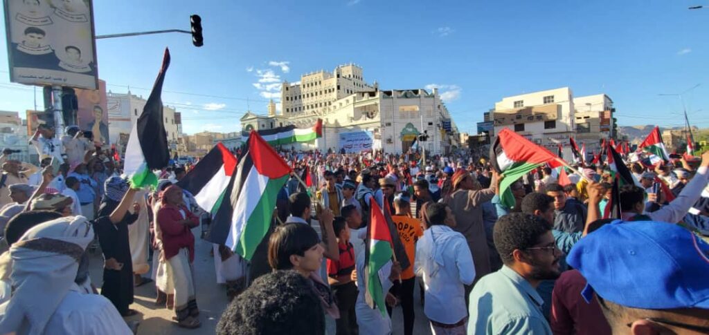 وادي حضرموت يشهد مهرجانا جماهيريا حاشدا تضامنا مع الشعب الفلسطيني "صور" وادي حضرموت يشهد مهرجانا جماهيريا حاشدا تضامنا مع الشعب الفلسطيني "صور"