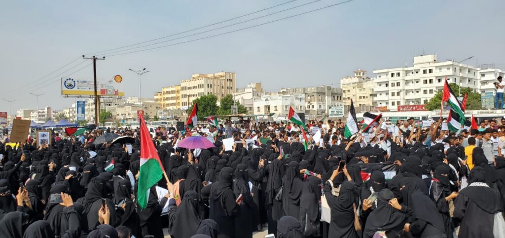 عاجل : شاهد بالصور .. وقفة تضامنية ينفذها الاتحاد العام لطلبة جامعة حضرموت نصرة لفلسطين عاجل : شاهد بالصور .. وقفة تضامنية ينفذها الاتحاد العام لطلبة جامعة حضرموت نصرة لفلسطين