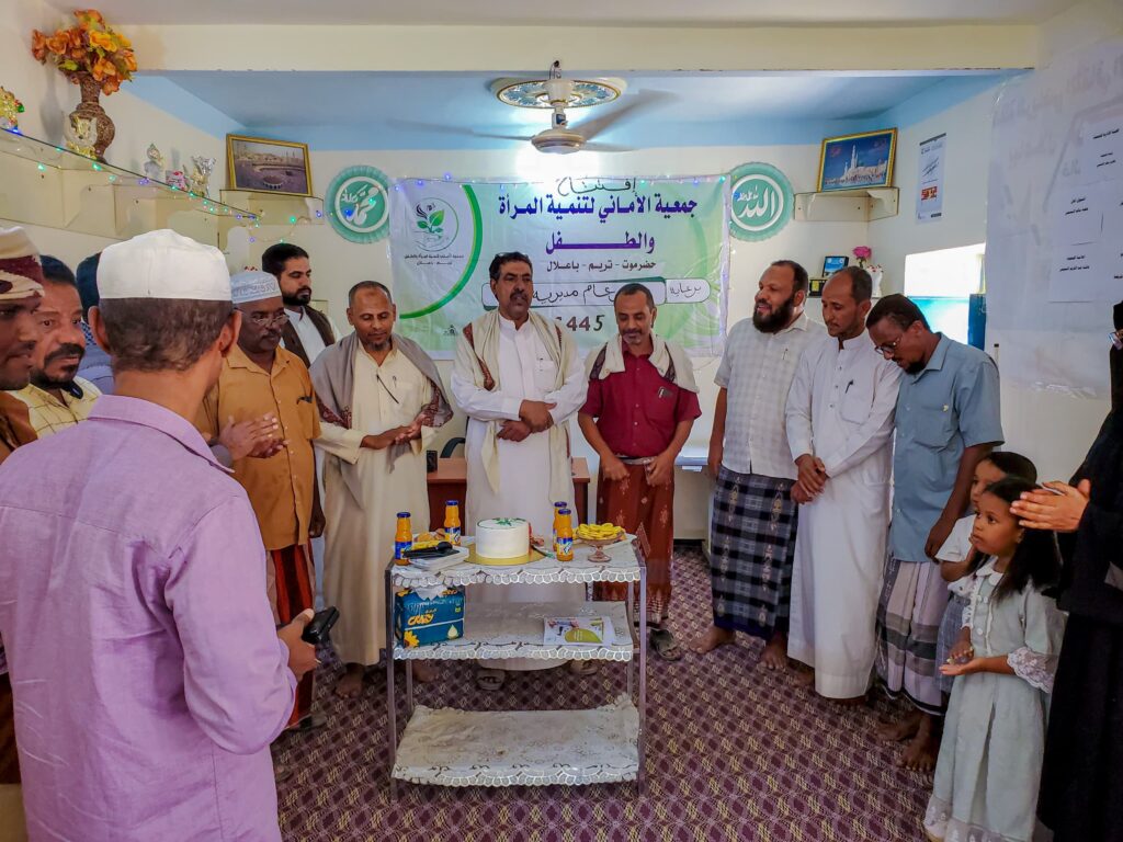 برعاية مدير عام مديرية تريم .. افتتاح معمل خياطة يدوي مع ملحقاته لجمعية الأماني لتنمية المرأة والطفل بمديرية تريم باعلال برعاية مدير عام مديرية تريم .. افتتاح معمل خياطة يدوي مع ملحقاته لجمعية الأماني لتنمية المرأة والطفل بمديرية تريم باعلال